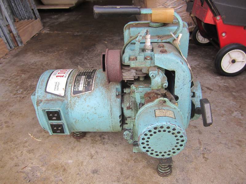 lot 24 image: Portable Sears 1100 Watt Alternator...