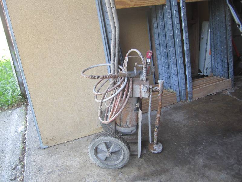 lot 26 image: Portable Campbell Hausfeld Airless ...