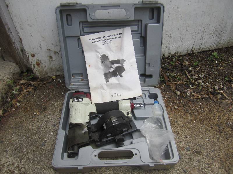 lot 38 image: Tool Shop Pneumatic Coil Roofing Na...