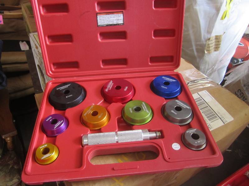 lot 43 image: Pittsburg Automotive 10 Piece Beari...