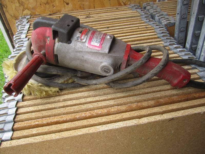lot 49 image: Milwaukee Heavy Duty SanderGrinder...