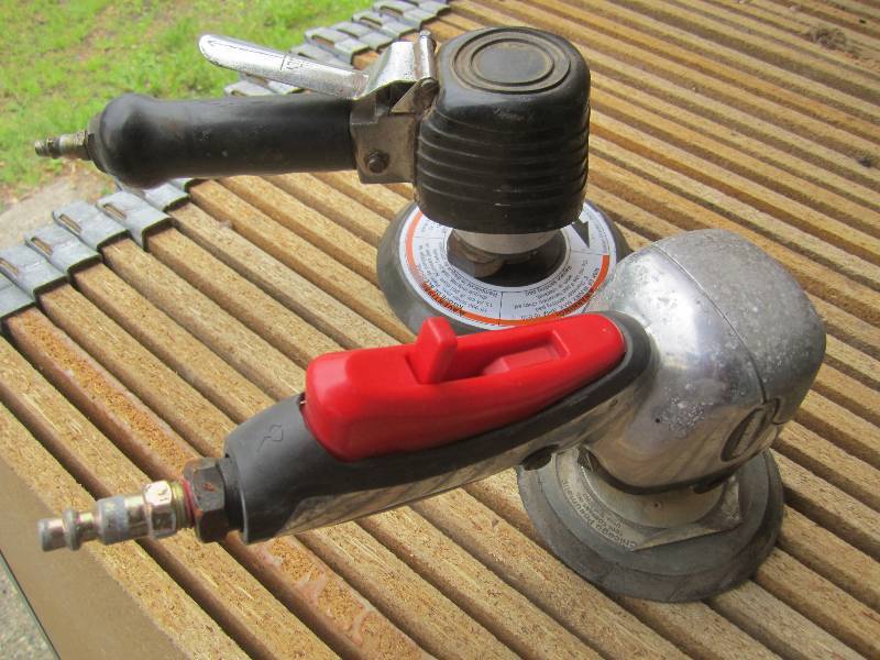 lot 52 image: 2 Dual Action Air Sanders  RED...