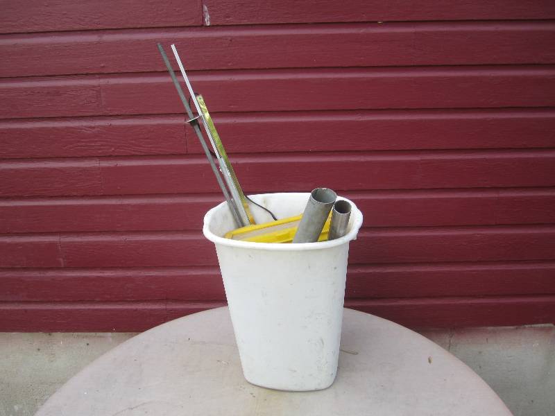 lot 60 image: 32 quart Wastebasket  Full of Misc....