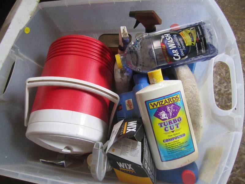 lot 67 image: Lot of Misc in Tote with Lid Electr...