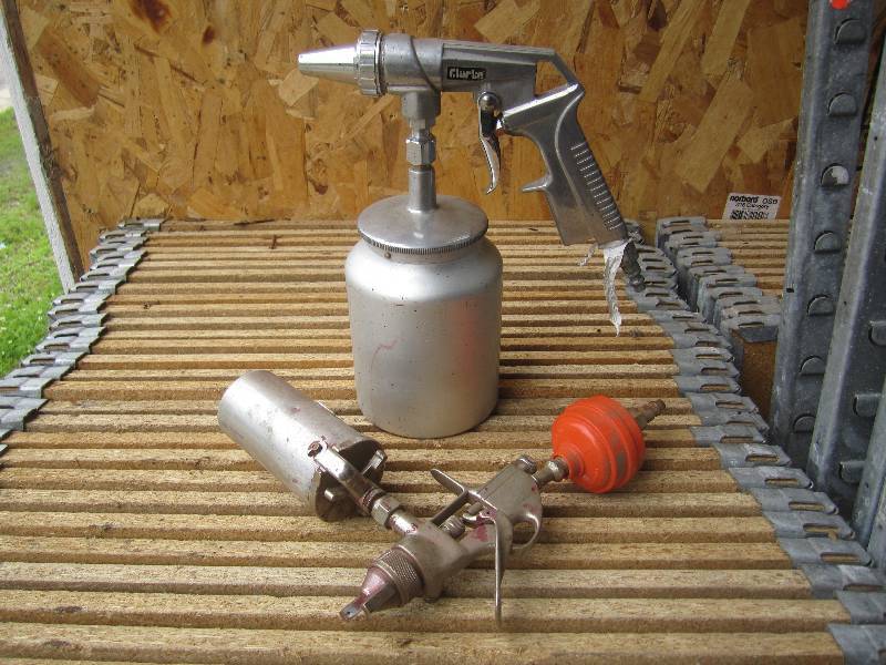 lot 71 image: Lot of 2 Paint Guns   RED...