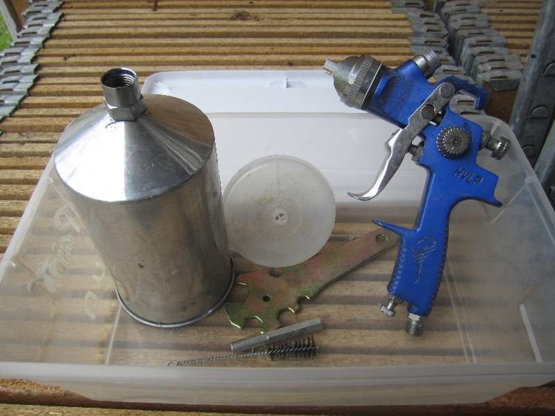 lot 72 image: HVLP Paint Gun  RED...