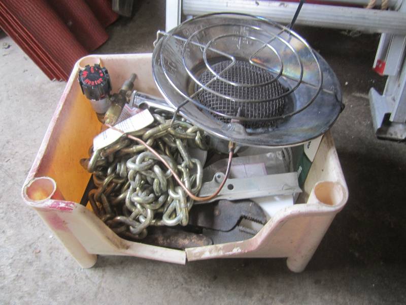 lot 76 image: Lot of Misc Heater Chain More   RED...