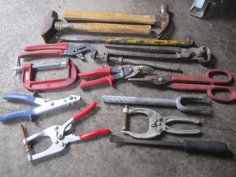 lot 81 image: Lot of Misc Hand Tools  RED...