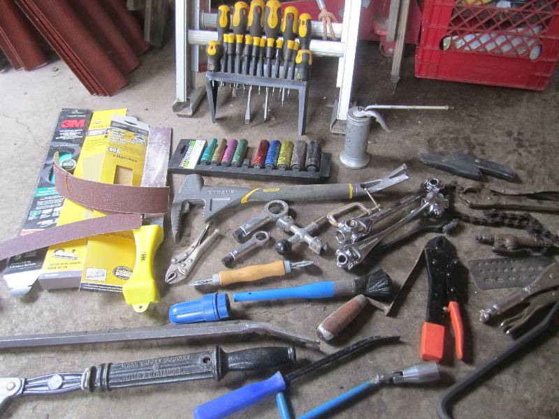 lot 86 image: Lot of Misc Tools See photos.  RED...