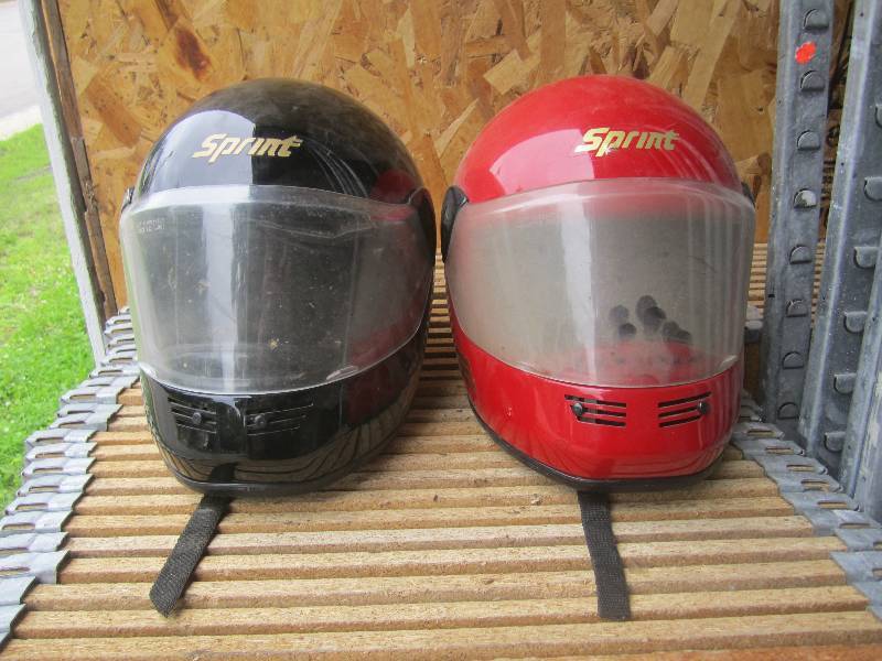 lot 89 image: 2 Sprint Helmets Size Large  RED...