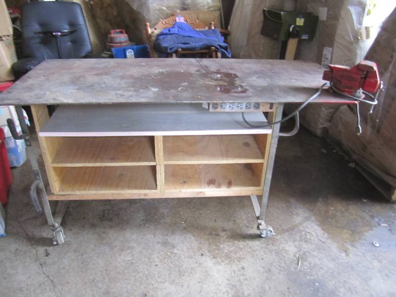 lot 90 image: Work Table on Wheels Steel Frame Sh...