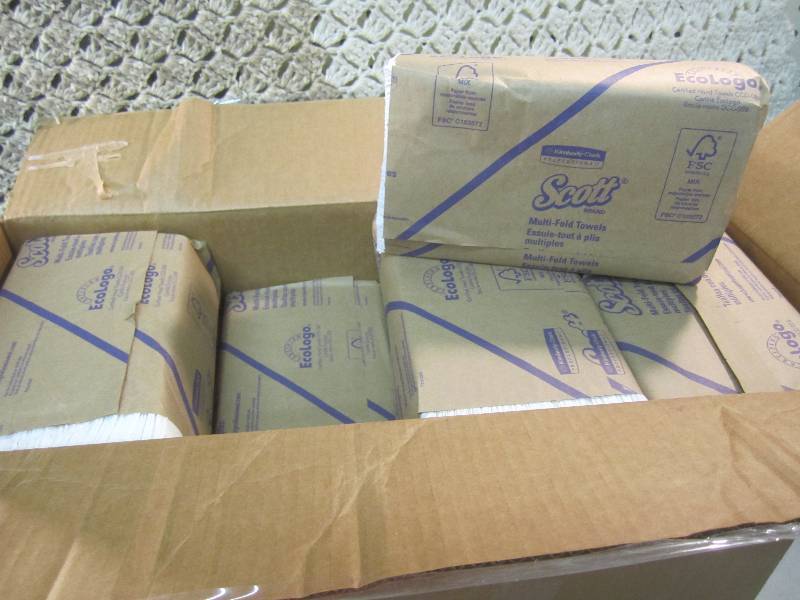 lot 132 image: Case of 4000 Multi-Fold Towels 16 p...