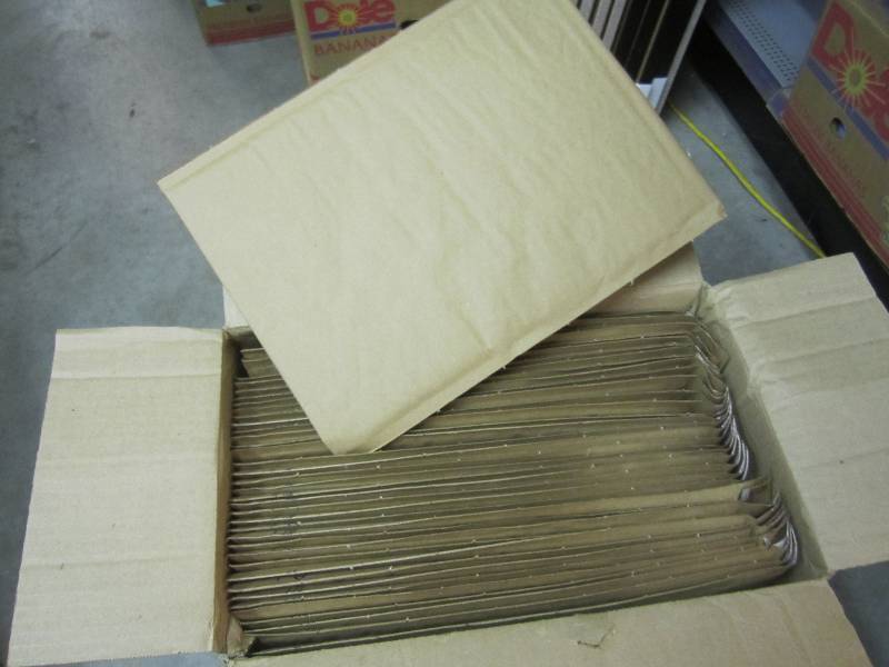 lot 140 image: Case of 80 #5 10.5 x 15 Kraft Bub...