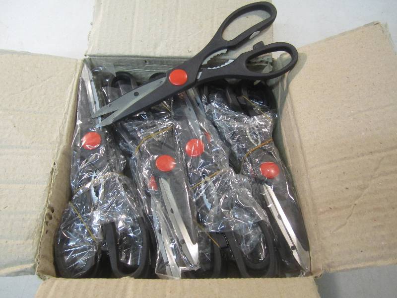 lot 174 image: 20 Pair of Scissors   E-1...