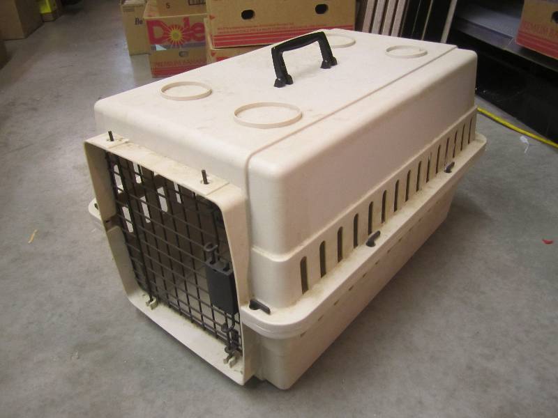 lot 177 image: Boots & Barkley Medium Pet Carrier ...