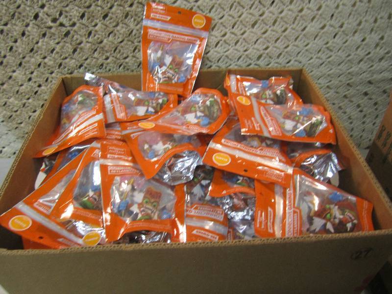 lot 187 image: 100 Skylanders Connective Gaming Fi...
