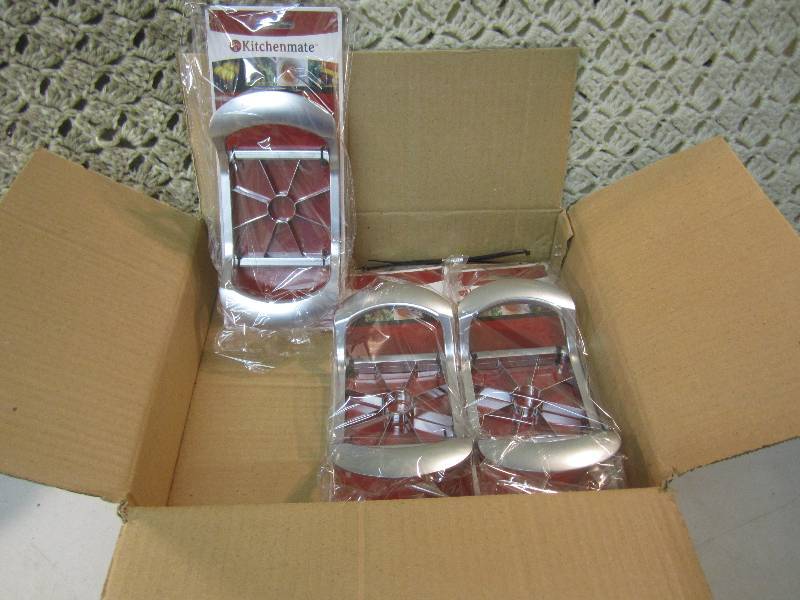 lot 193 image: 12 Kitchen Mate Apple Corers   D-1...