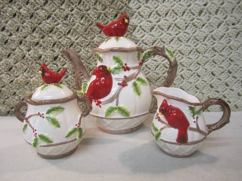 lot 207 image: 3-Piece Ceramic Cardinal Tea Set Te...