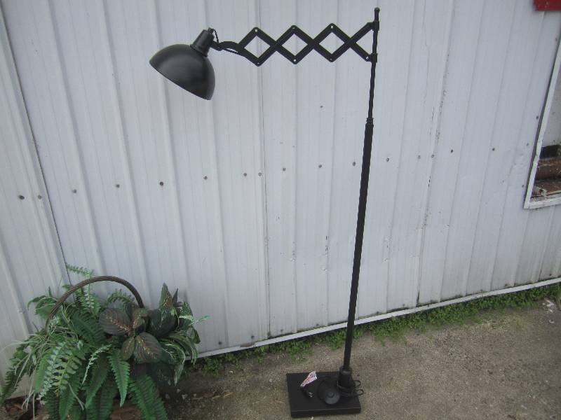 lot 214 image: Expandable Floor Lamp Black 58.5 t...