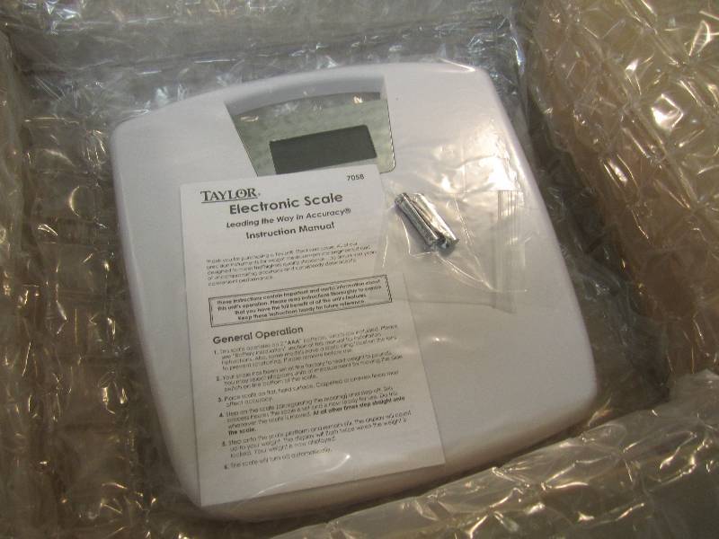 lot 226 image: Taylor Electronic Digital Scale Ret...