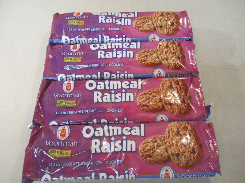 lot 252 image: 4 Packs of Oatmeal Raisin Cookies B...