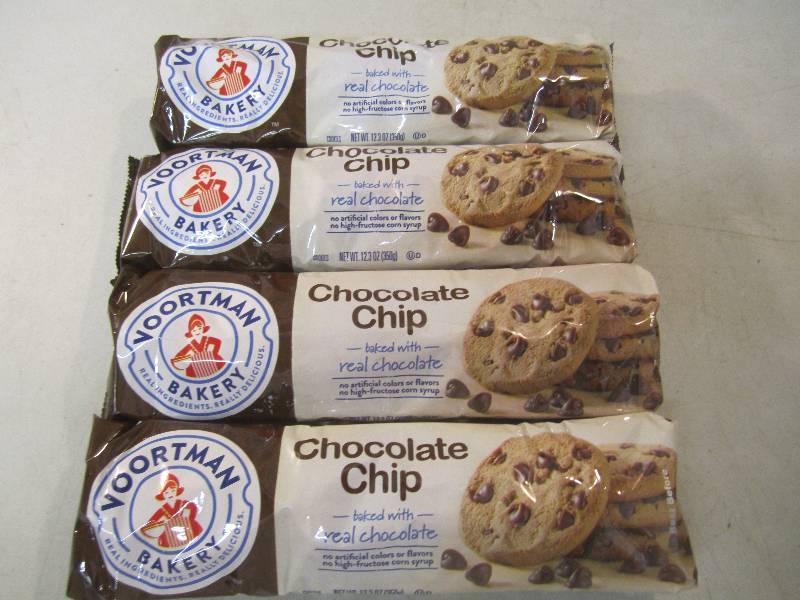 lot 253 image: 4 Packs of Chocolate Chip Cookies B...