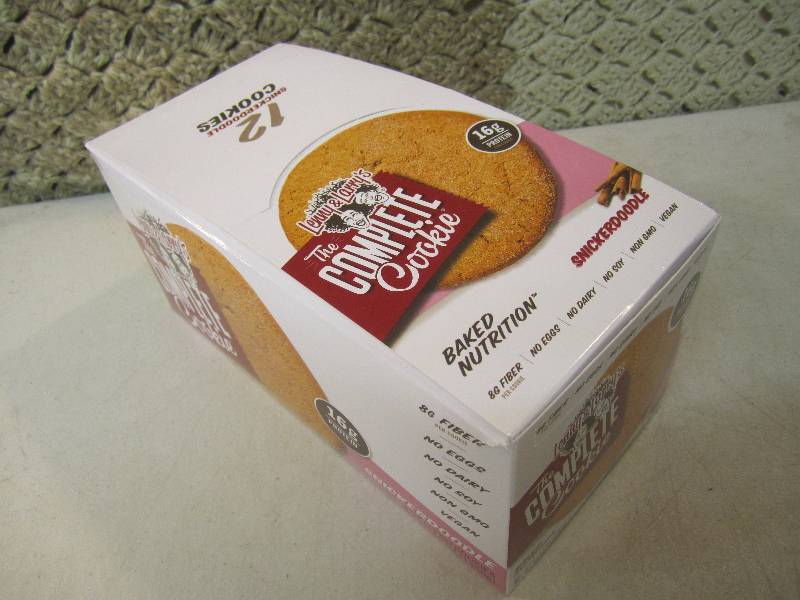 lot 286 image: Box of 12 Large Snickerdoodles Cook...