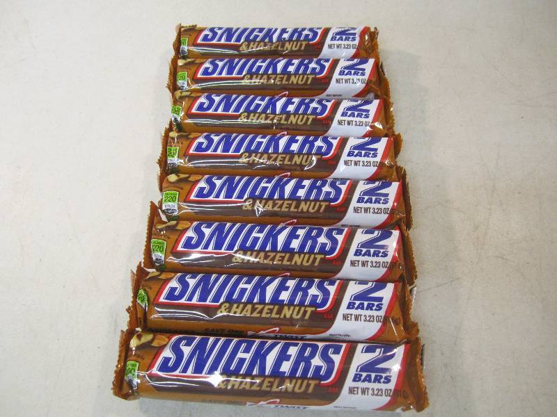 lot 291 image: 8 Snickers & Hazelnut 2 Bar Packs B...
