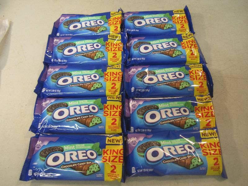 lot 292 image: 10 King Size Mint Oreo Candy Bars 2...