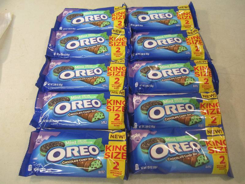 lot 293 image: 10 King Size Mint Oreo Candy Bars 2...