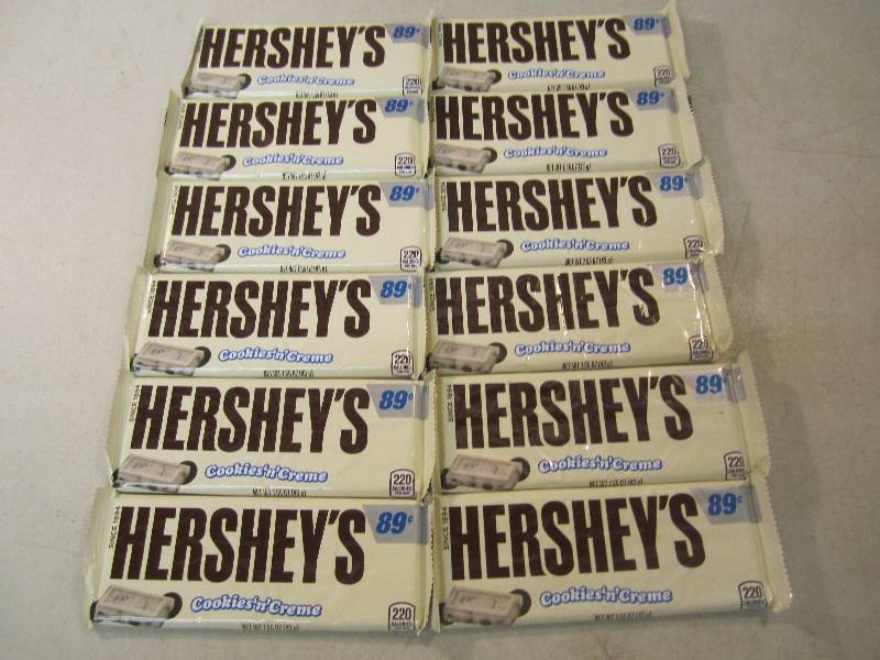 lot 303 image: 12 Hersheys Cookie N Creme Candy ...