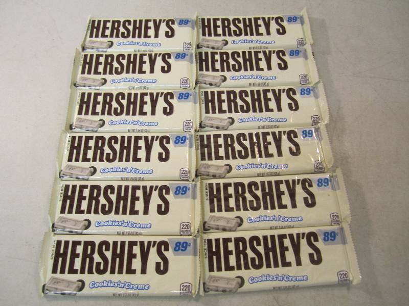 lot 304 image: 12 Hersheys Cookie N Creme Candy ...