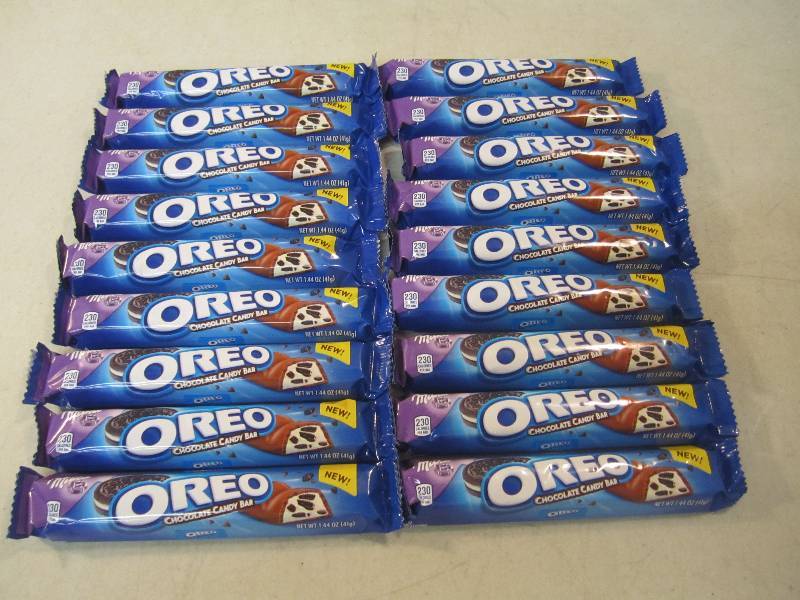 lot 318 image: 18 Oreo Chocolate Candy Bars Best b...