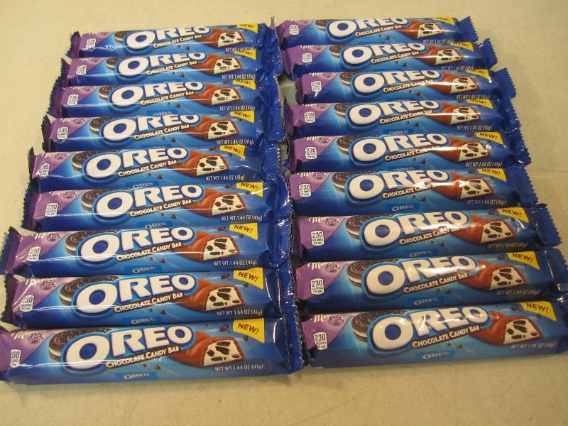 lot 319 image: 18 Oreo Chocolate Candy Bars Best b...