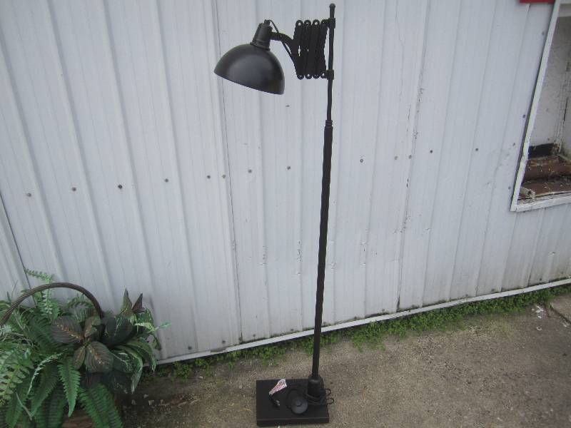 lot 215 image: Expandable Floor Lamp Black 58.5 t...