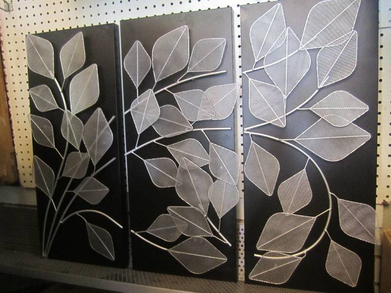 lot 216 image: 3 Panel Light Up Wall Decor All Met...