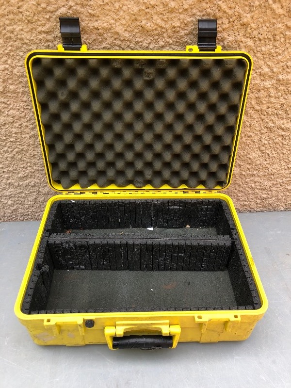 lot 4 image: Pelican Case - Yellow