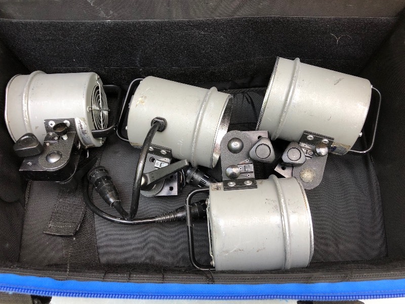 lot 001 image: Lot of 4 Dyna Lite Flash Heads with Case and Cords