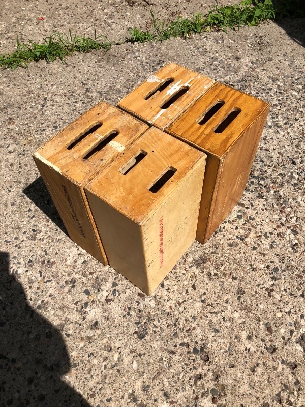lot 7 image: Lot of 4 - Full Apple Boxes - Industry Standard