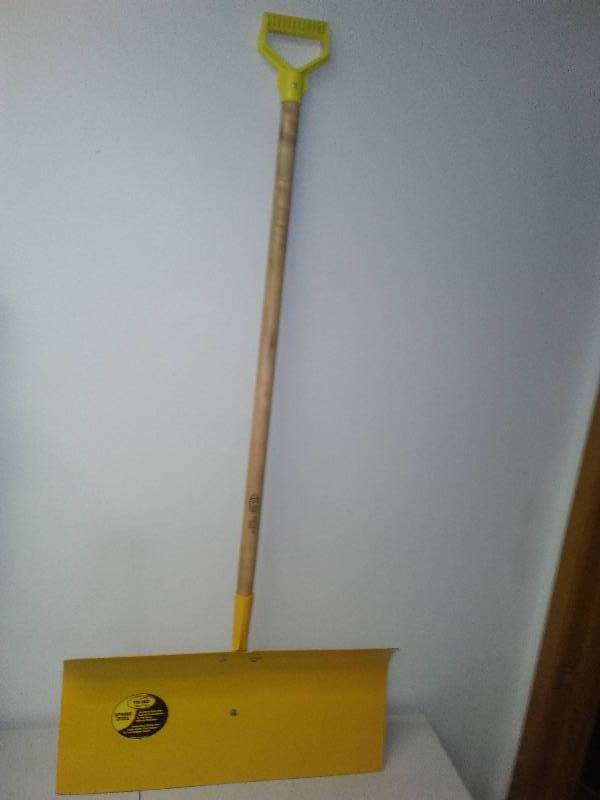 lot 72 image: Yoho push shovel, near New