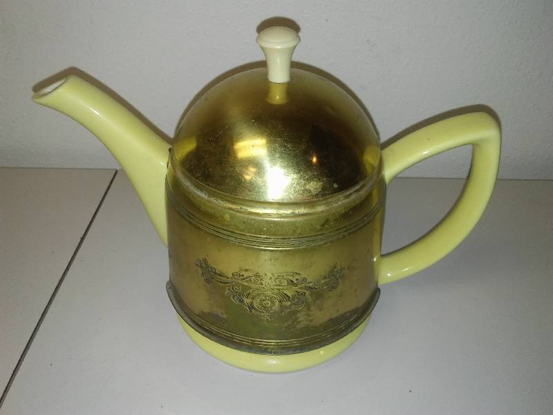 lot 84 image: vintage Forman family teapot with brass warmer