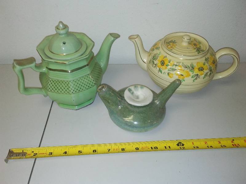 lot 86 image: vintage teapot (3)