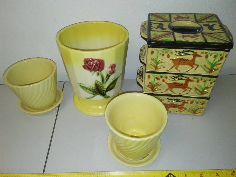 lot 89 image: ceramic pots (4), One Hull