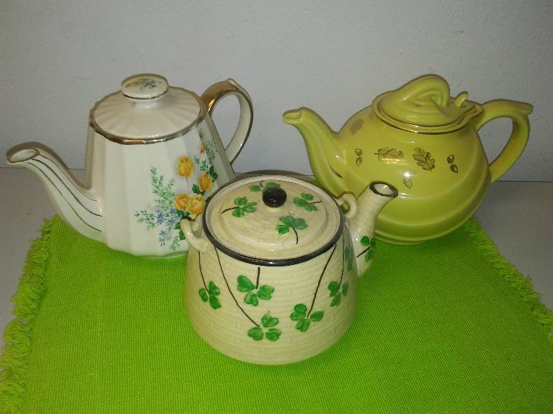 lot 109 image: Teapots (3)  Hall, Sadler