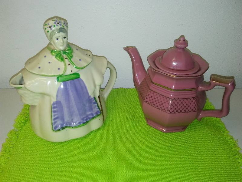lot 111 image: Teapot (2) Enesco