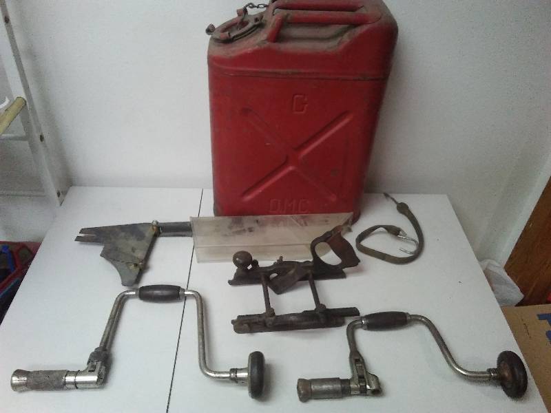 lot 125 image: miscellaneous man-tique stuff