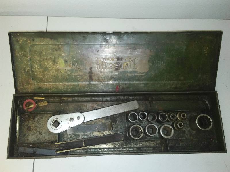 lot 126 image: vintage metal socket case and sockets