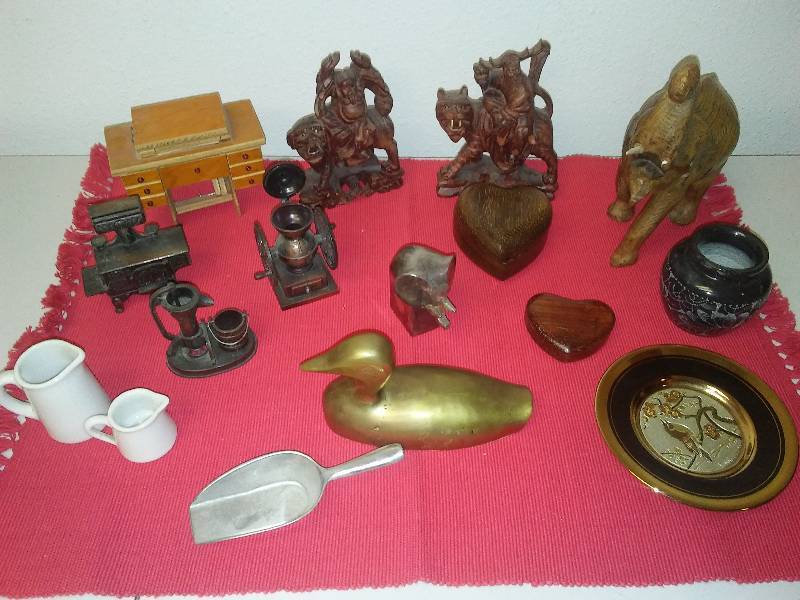 lot 132 image: Miniatures, wood carving, metal