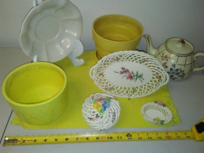 lot 140 image: vintage Pottery ceramic, McCoy, Shawnee and more