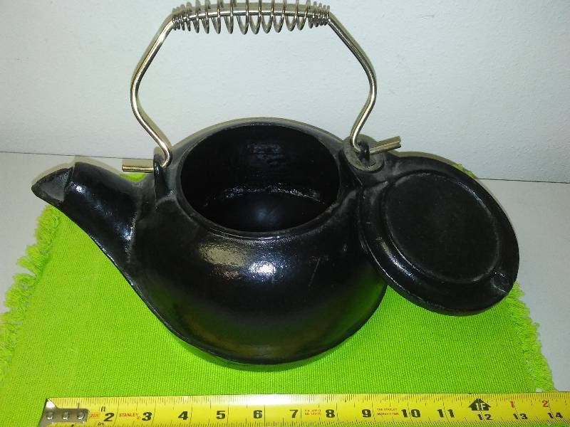 lot 141 image: Cast teapot black